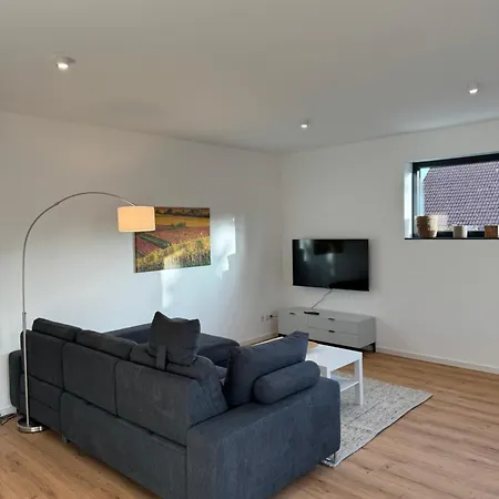 Moderne Mit Terrasse, Grill & Privatparkplatz