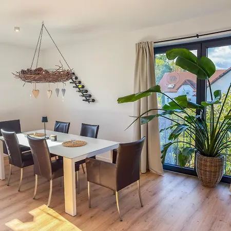 Vyne - Terrasse - Grill - Privatparkplatz *