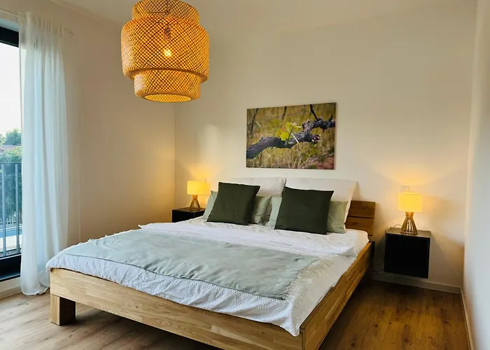 Vyne - Terrasse - Grill - Privatparkplatz Venningen