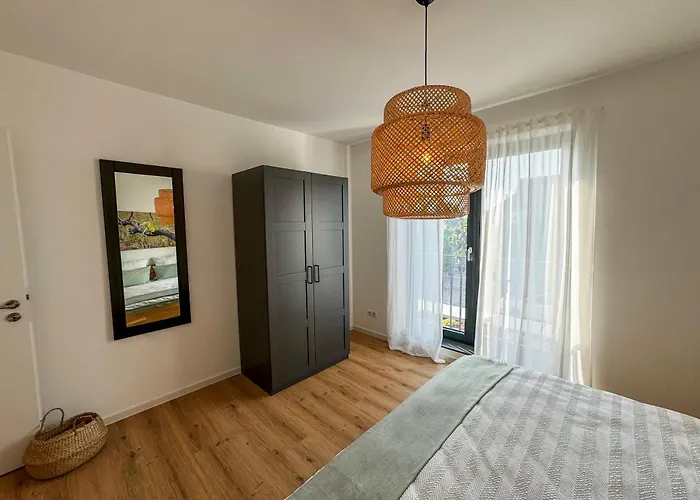 Vyne - Terrasse - Grill - Privatparkplatz *